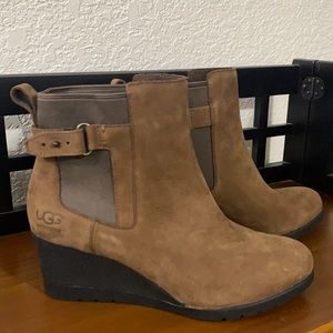 UGG women’s Indra wedge bootie suede Sz 8 New